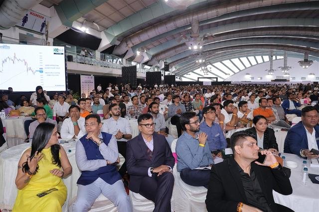 Big-hall session with chart discussion